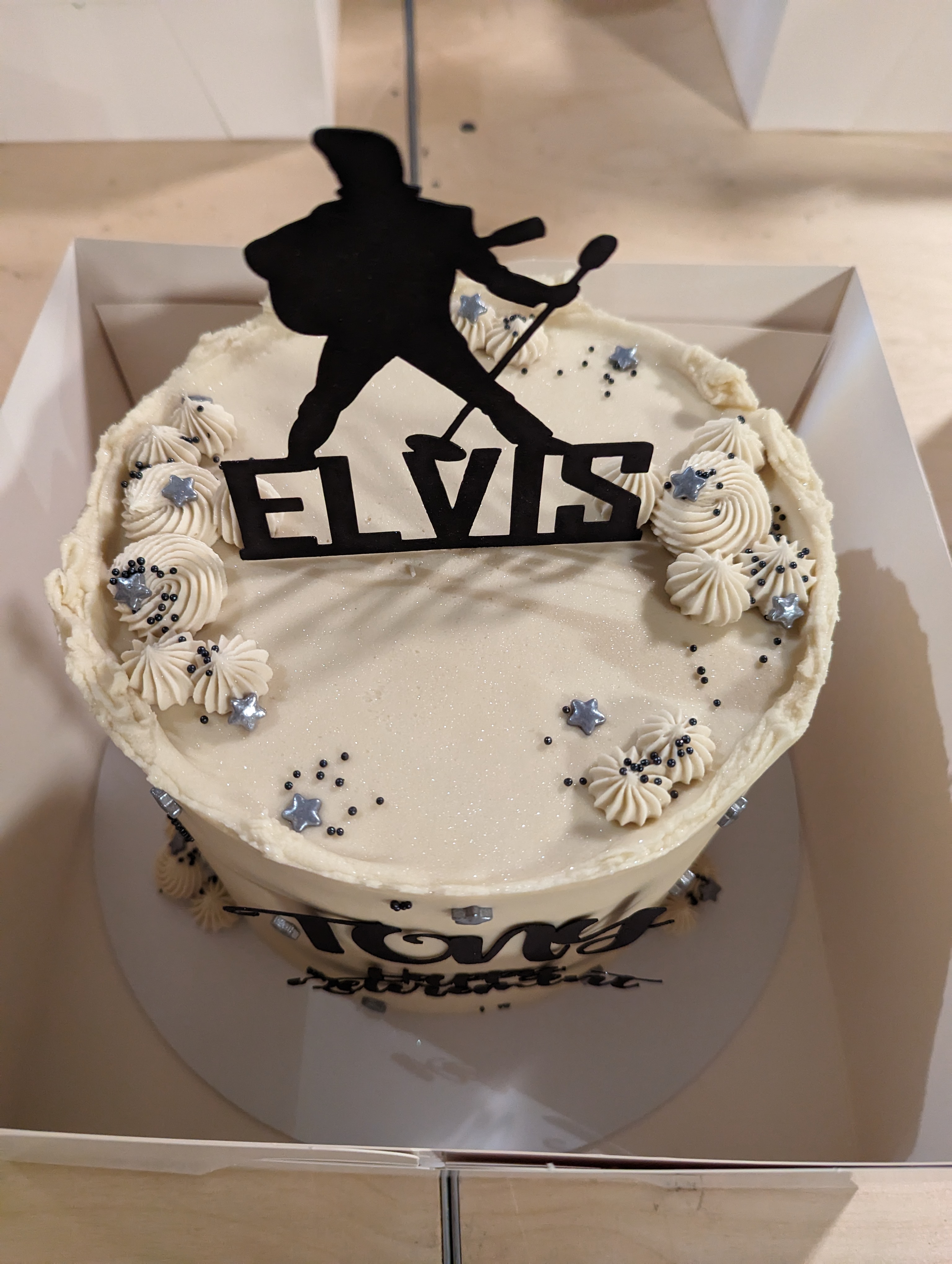 allcakeselvis.jpg